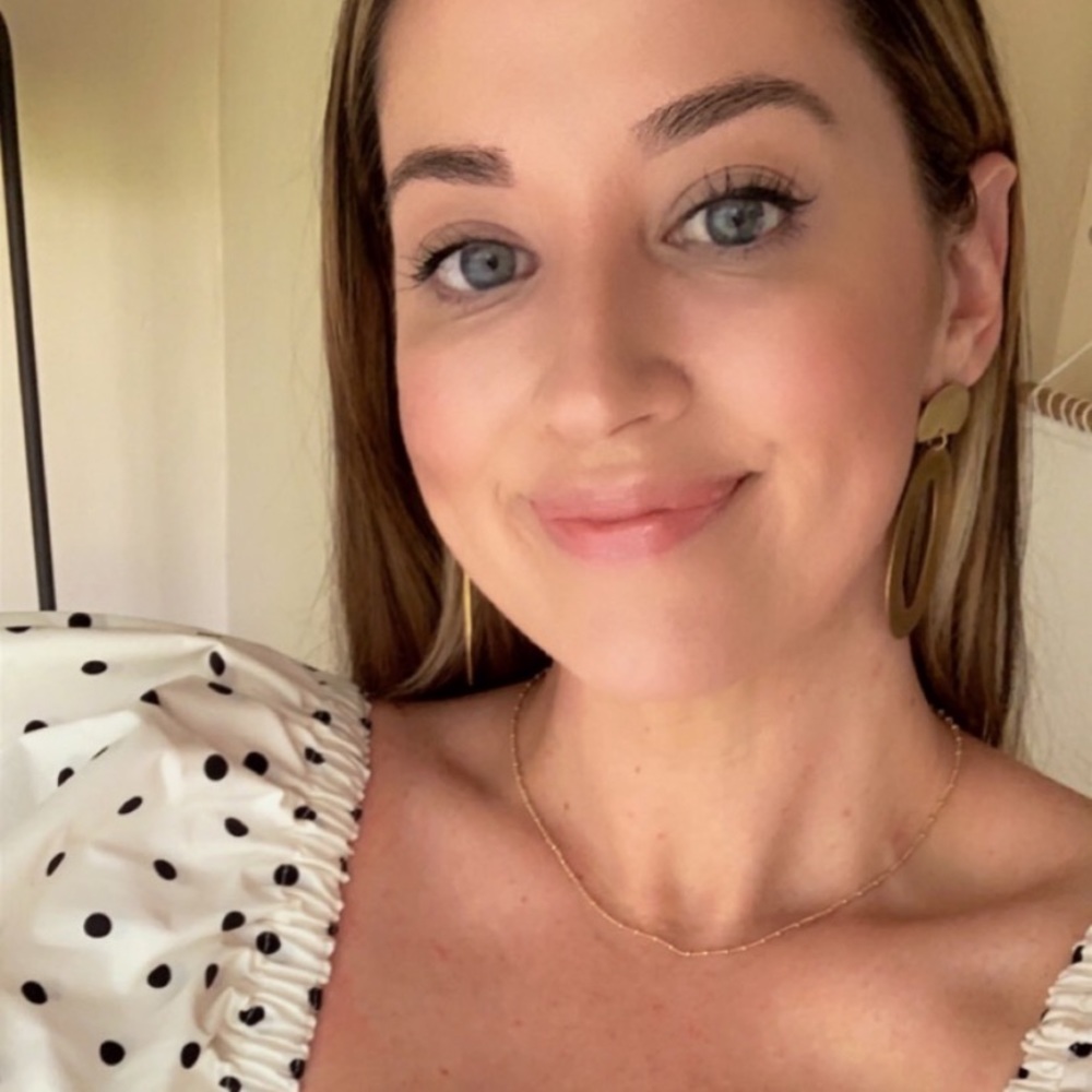 Meet your Posher, Whitney
